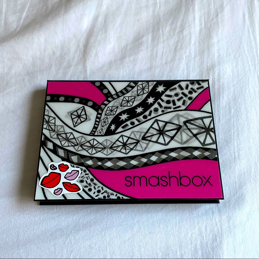 NWO tags Smashbox makeup